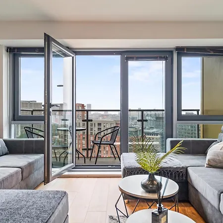 Highrise Sleeps 8