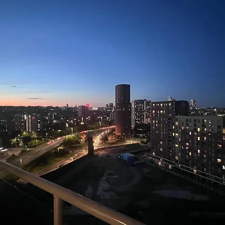 Highrise Sleeps 8 *