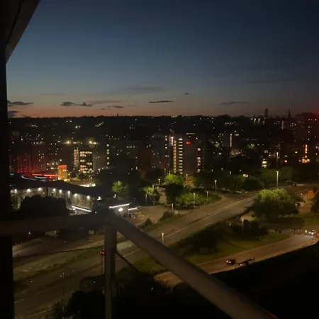 Highrise Sleeps 8 *
