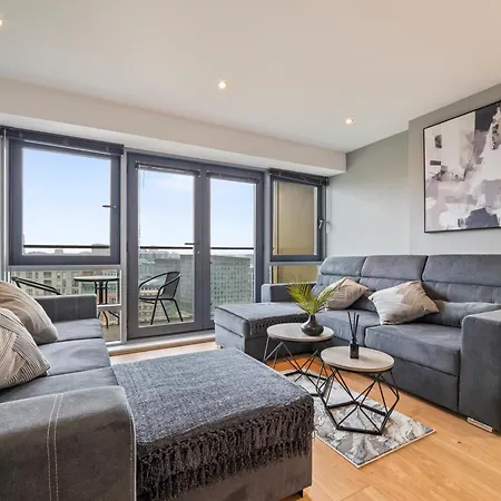 Highrise Sleeps 8
