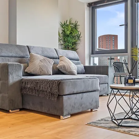 Highrise Sleeps 8 Leeds (West Yorkshire)