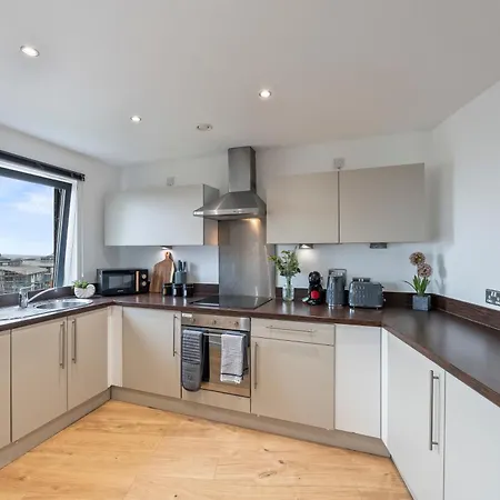 Appartement Highrise Sleeps 8