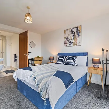Highrise Sleeps 8